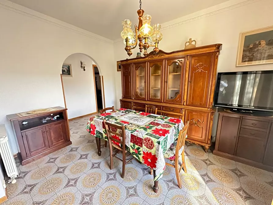 Immagine 1 di Villa in vendita  a Castelnuovo Magra