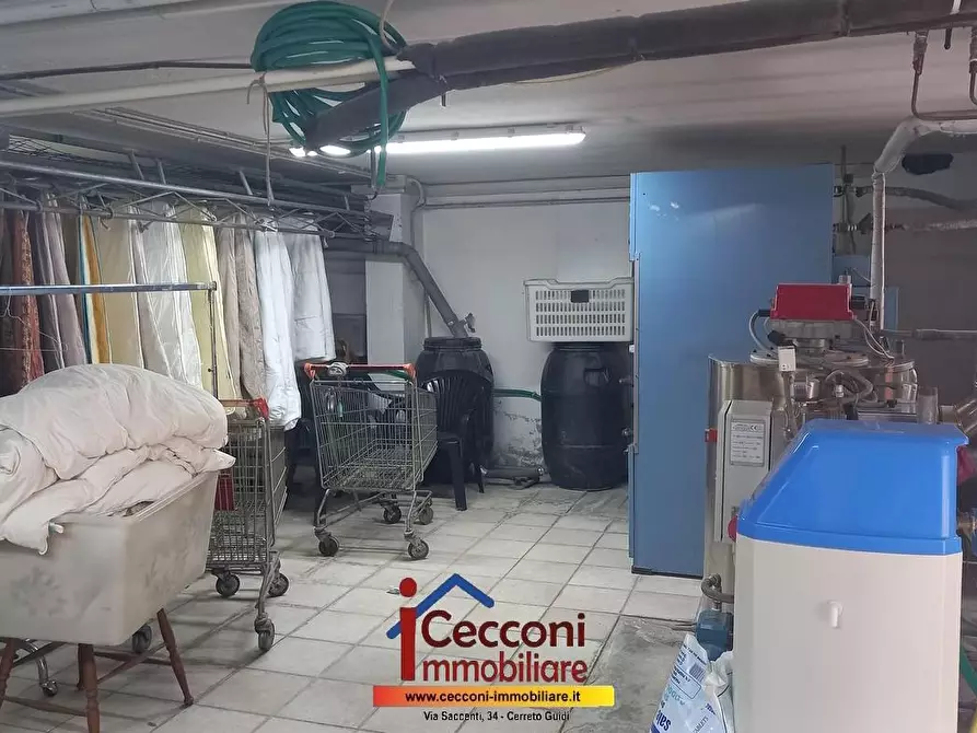 Immagine 10 di Attività commerciale in vendita  a Empoli