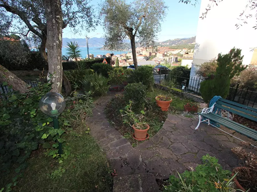 Immagine 7 di Appartamento in vendita  a Lerici