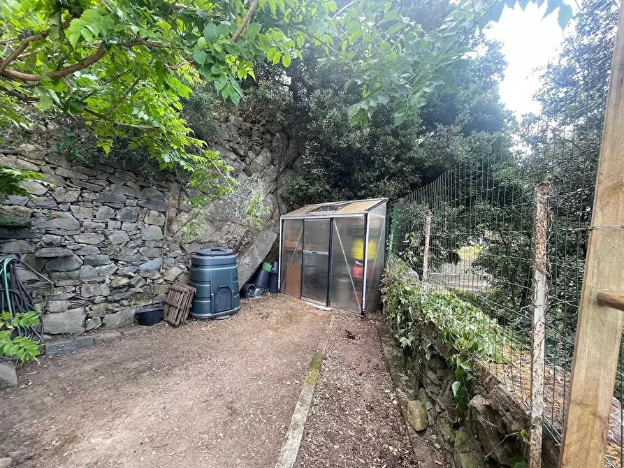 Immagine 37 di Casa indipendente in vendita  a La Spezia