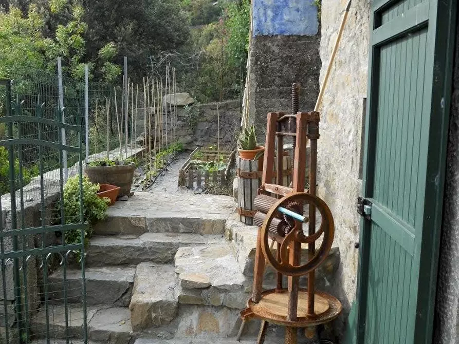 Immagine 38 di Casa indipendente in vendita  a La Spezia