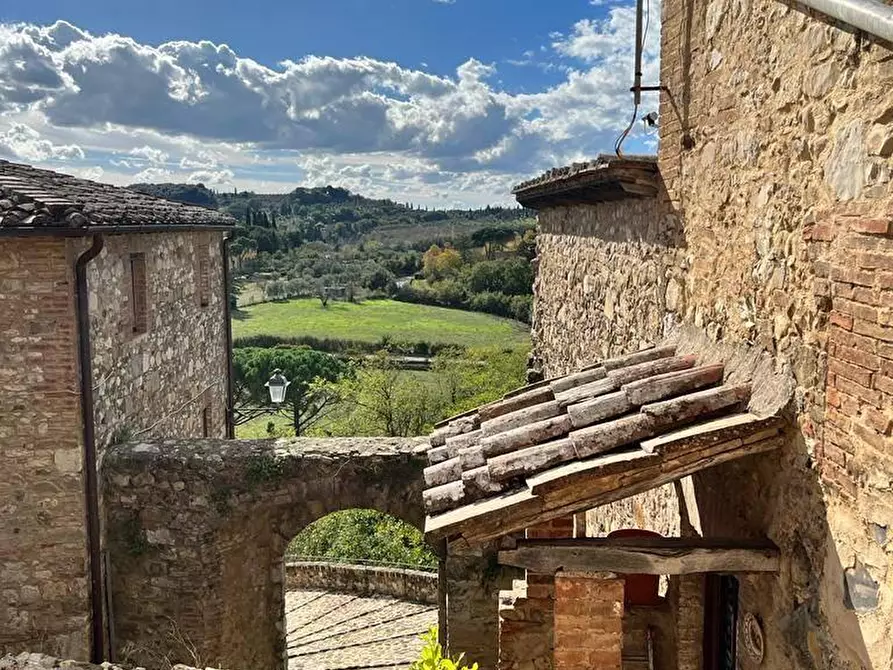 Immagine 14 di Appartamento in vendita  a Siena
