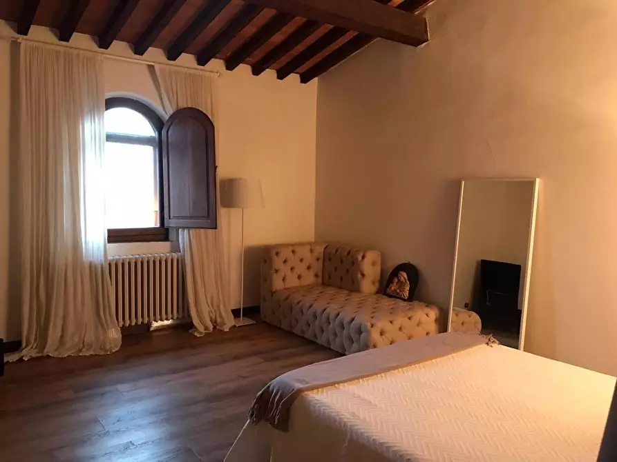 Immagine 11 di Appartamento in vendita  a Siena