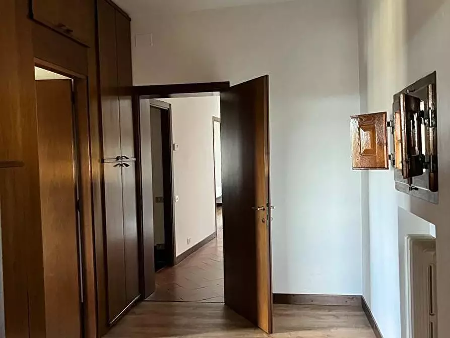 Immagine 17 di Appartamento in vendita  a Siena