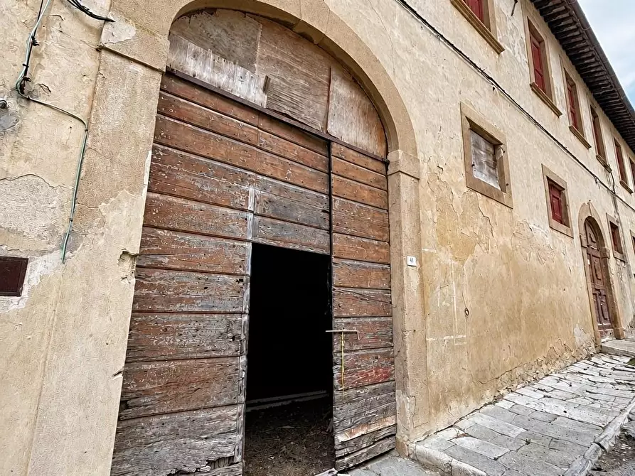 Immagine 4 di Palazzo in vendita  a Peccioli
