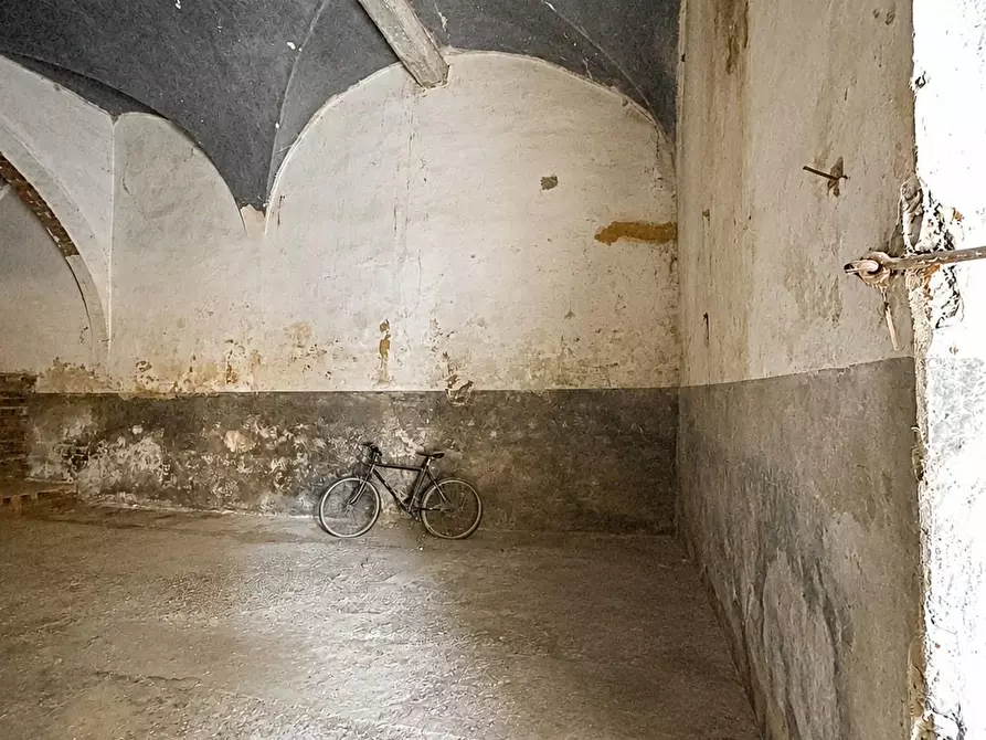Immagine 8 di Palazzo in vendita  a Peccioli