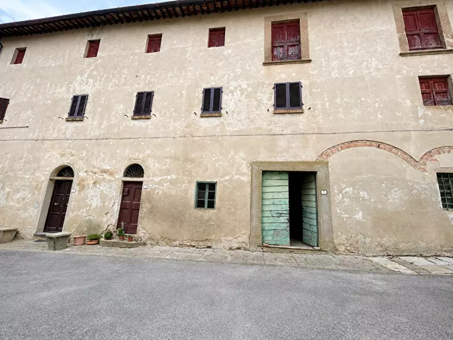 Immagine 1 di Palazzo in vendita  a Peccioli