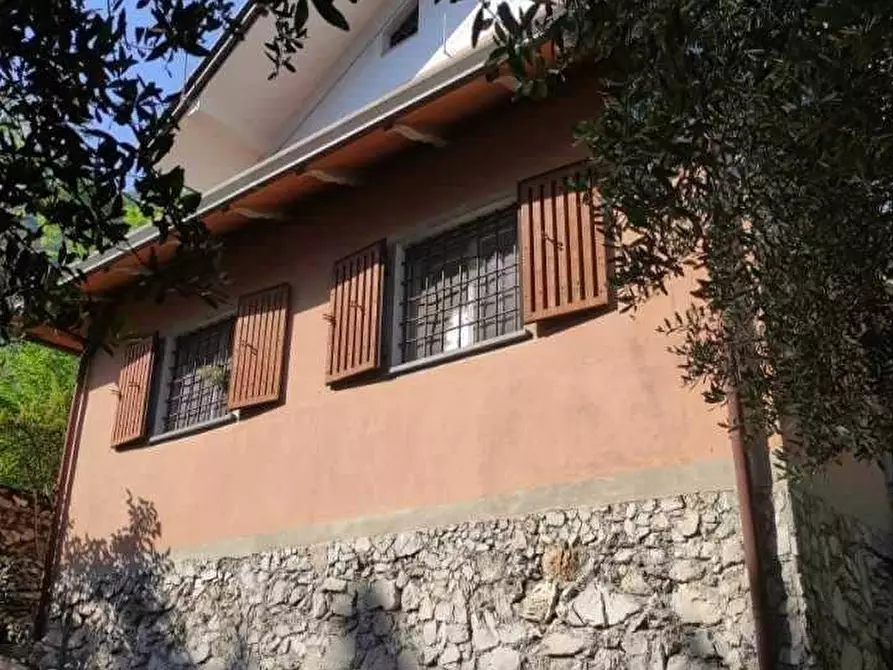 Immagine 2 di Casa indipendente in vendita  a Massa