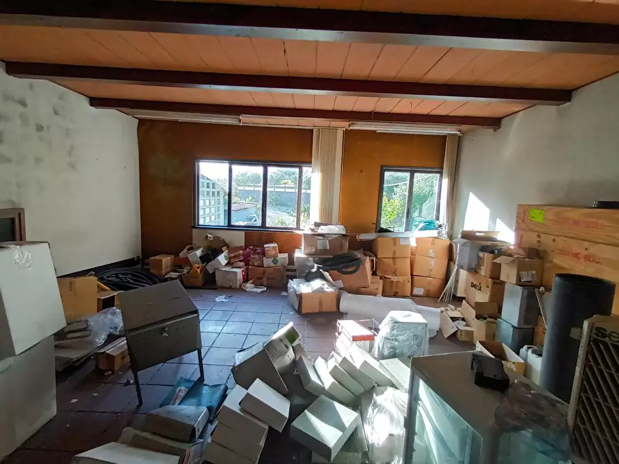 Immagine 25 di Capannone industriale in vendita  a Borgo A Mozzano