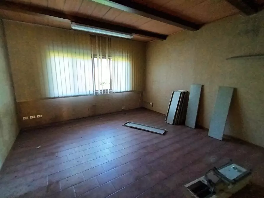 Immagine 24 di Capannone industriale in vendita  a Borgo A Mozzano