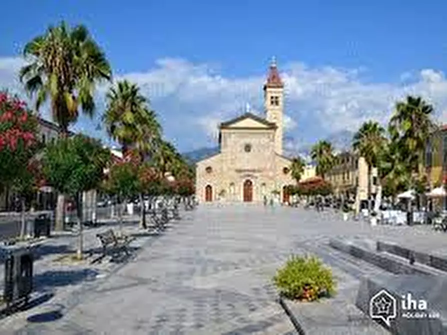 Immagine 10 di Casa indipendente in vendita  a Carrara