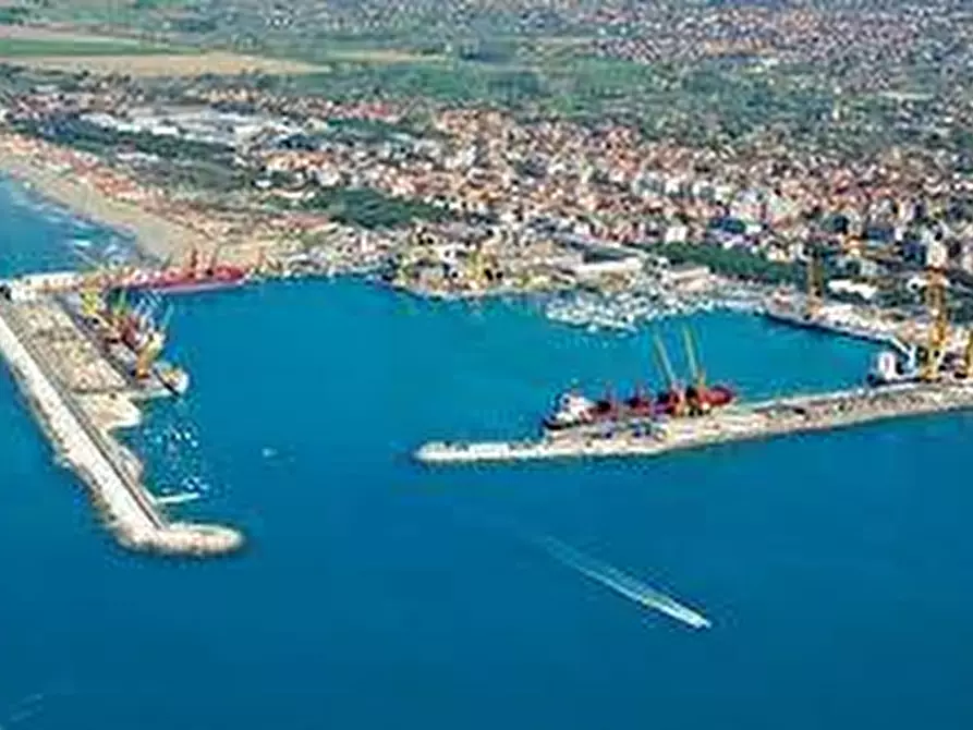 Immagine 9 di Casa indipendente in vendita  a Carrara