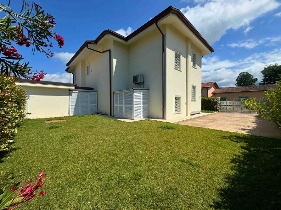 Immagine 3 di Casa bifamiliare in vendita  a Pietrasanta