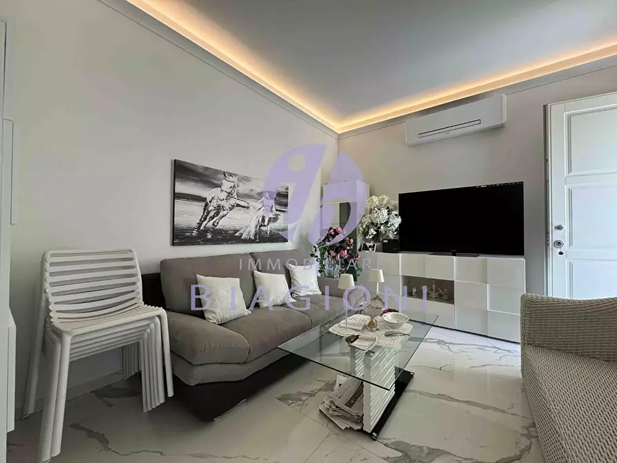 Immagine 13 di Casa bifamiliare in vendita  a Pietrasanta