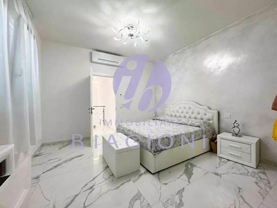 Immagine 25 di Casa bifamiliare in vendita  a Pietrasanta