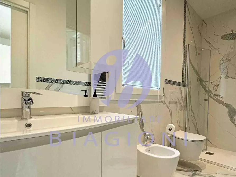 Immagine 22 di Casa bifamiliare in vendita  a Pietrasanta