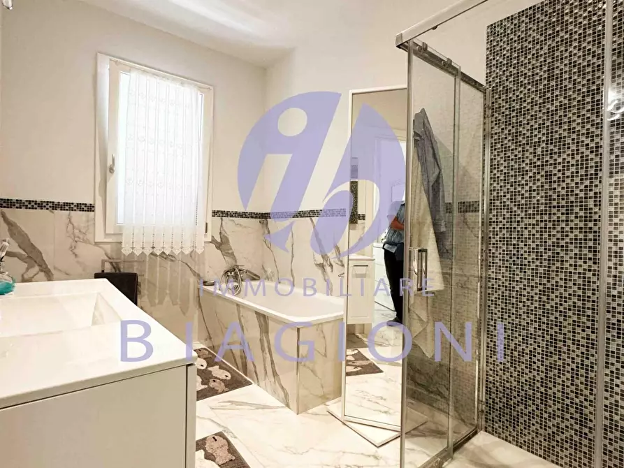 Immagine 26 di Casa bifamiliare in vendita  a Pietrasanta