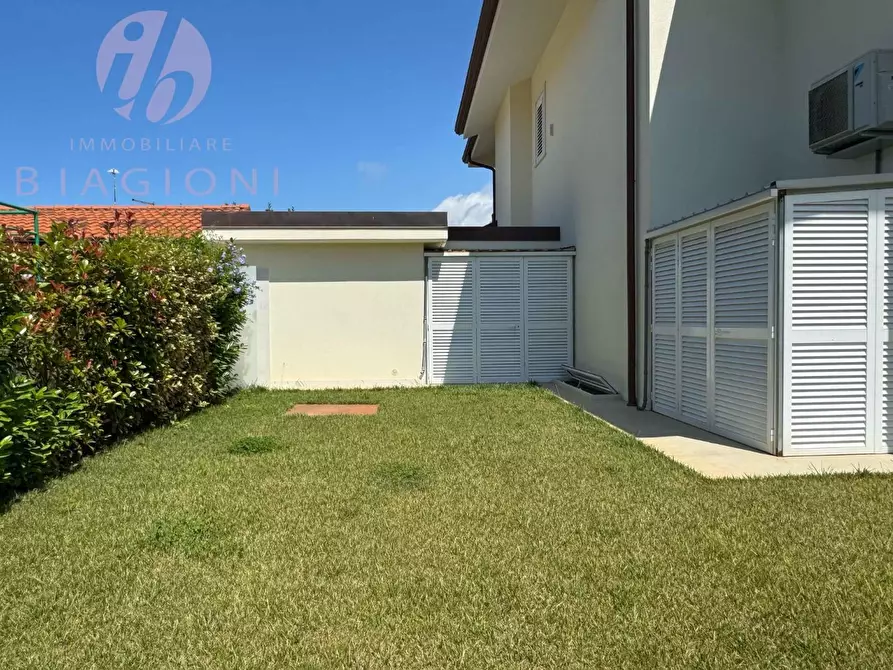 Immagine 5 di Casa bifamiliare in vendita  a Pietrasanta