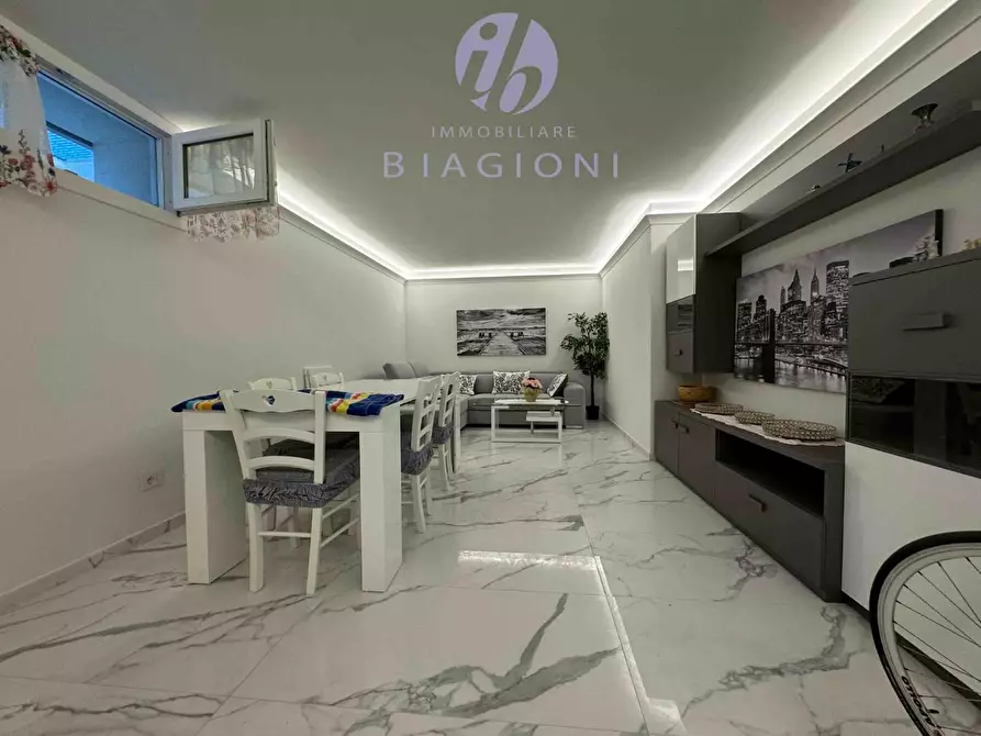 Immagine 19 di Casa bifamiliare in vendita  a Pietrasanta