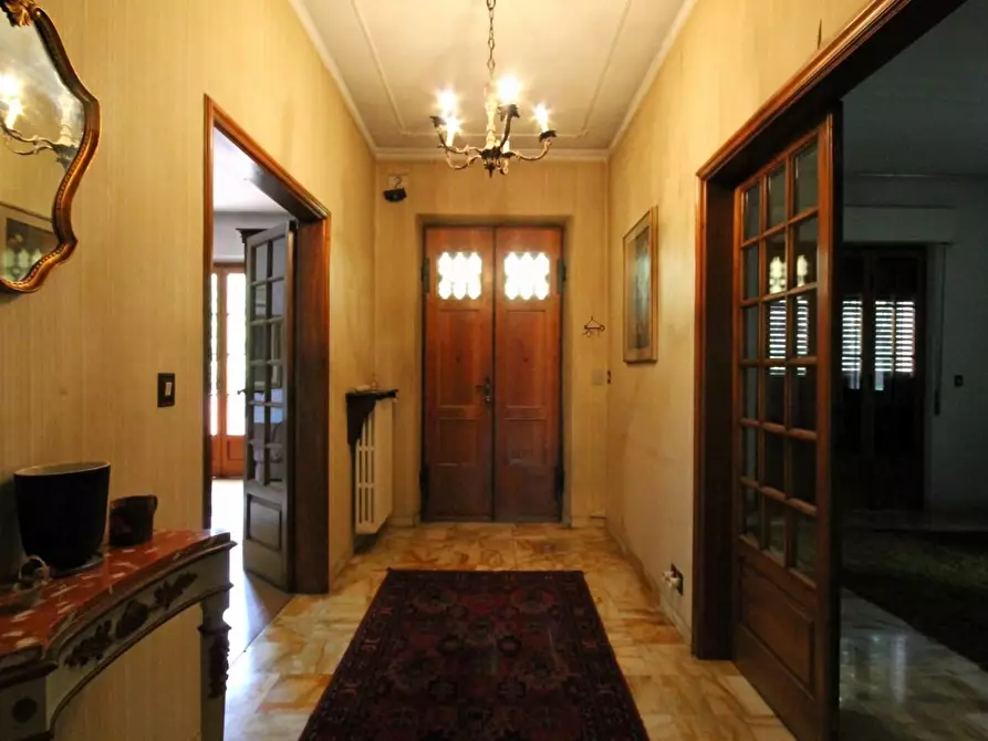 Immagine 11 di Villa in vendita  a Capannori