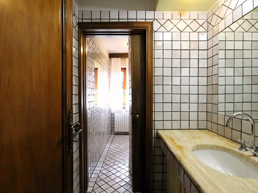 Immagine 27 di Villa in vendita  a Capannori