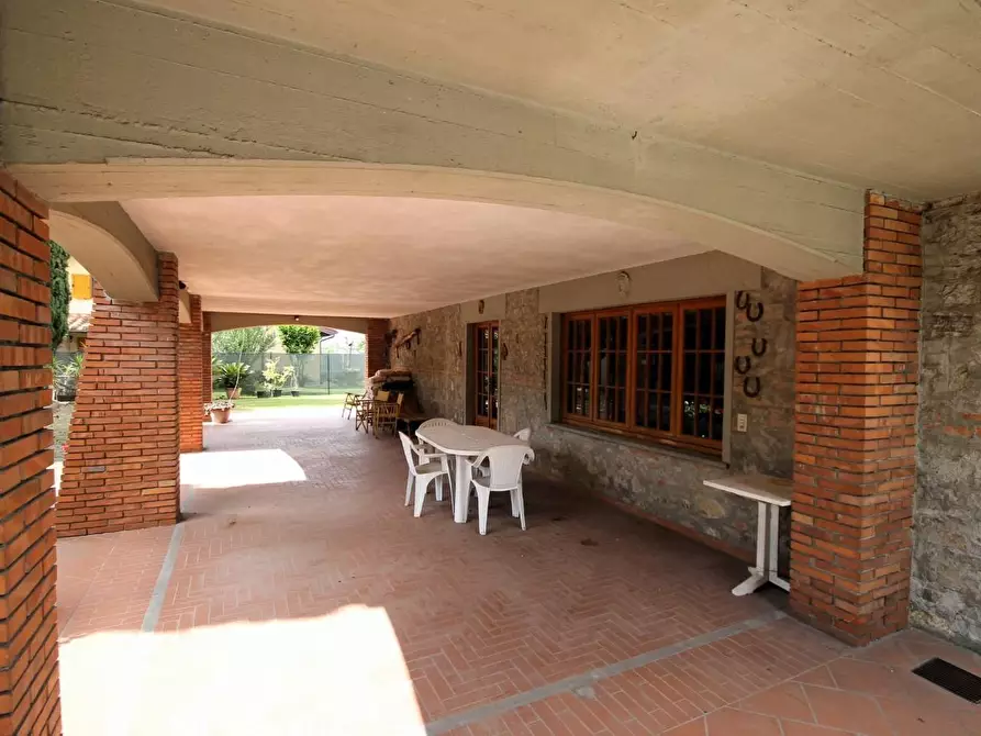 Immagine 9 di Villa in vendita  a Capannori