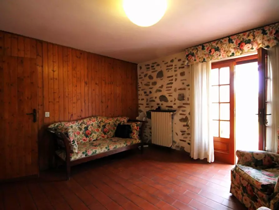 Immagine 25 di Villa in vendita  a Capannori