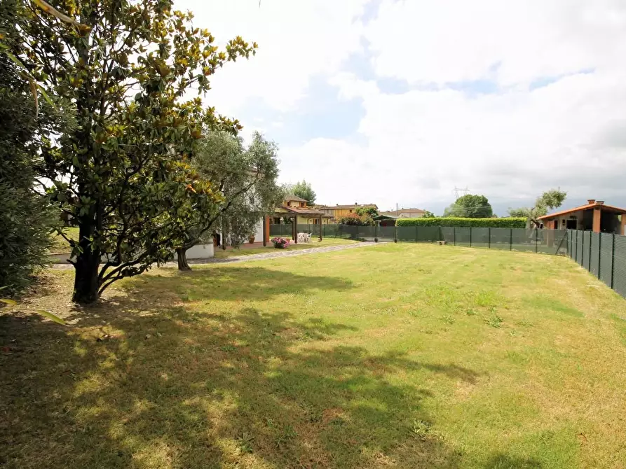 Immagine 8 di Villa in vendita  a Capannori