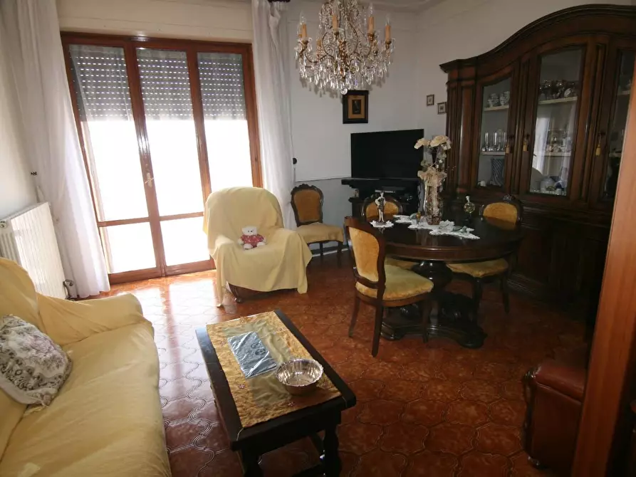 Immagine 2 di Appartamento in vendita  a Carrara