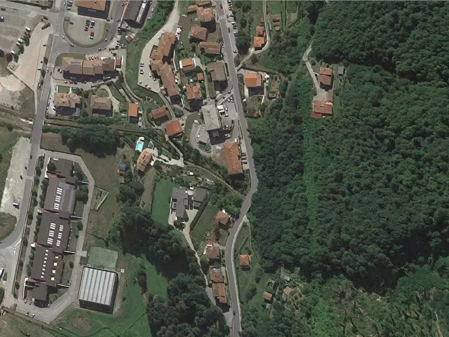 Immagine 1 di Negozio in vendita  a Castelnuovo Di Garfagnana