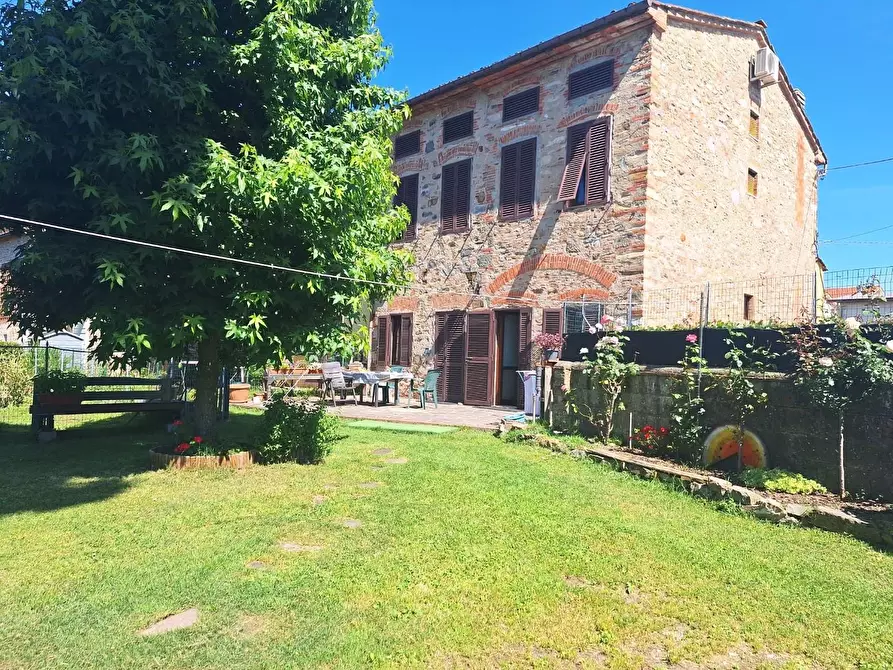 Immagine 1 di Casa semindipendente in vendita  a Capannori