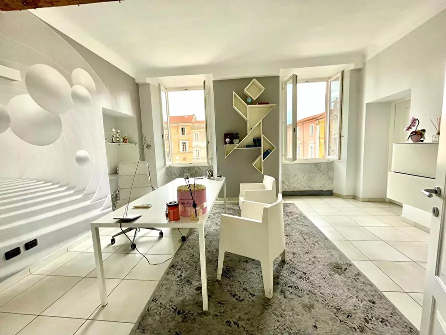 Immagine 2 di Appartamento in vendita  a Massa