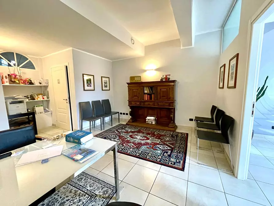 Immagine 4 di Appartamento in vendita  a Massa