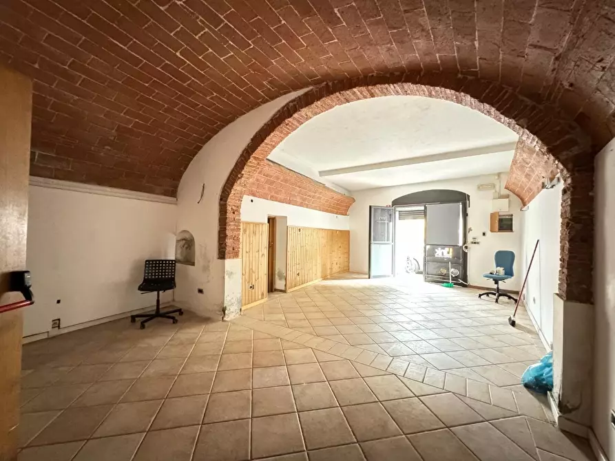 Immagine 4 di Locale commerciale in vendita  a Pisa