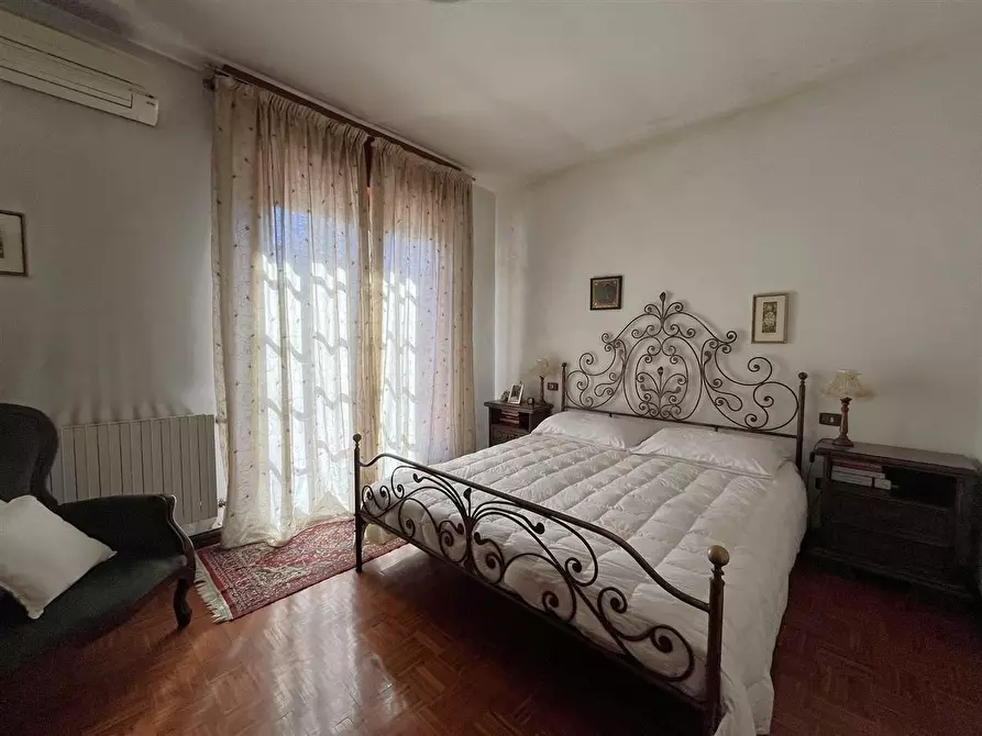 Immagine 8 di Villa in vendita  a Massa