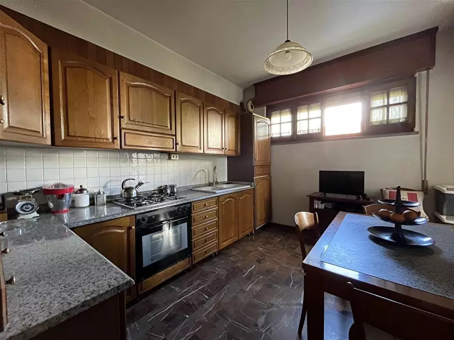 Immagine 21 di Villa in vendita  a Massa