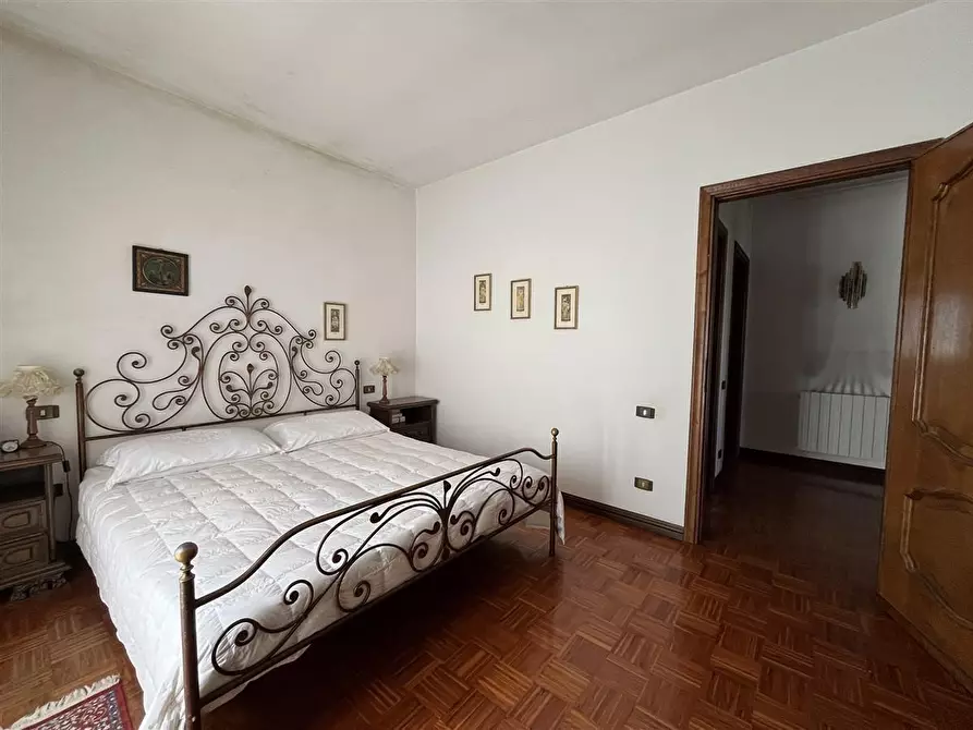 Immagine 10 di Villa in vendita  a Massa