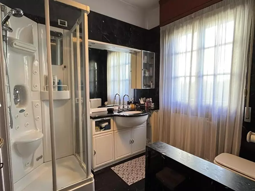 Immagine 25 di Villa in vendita  a Massa