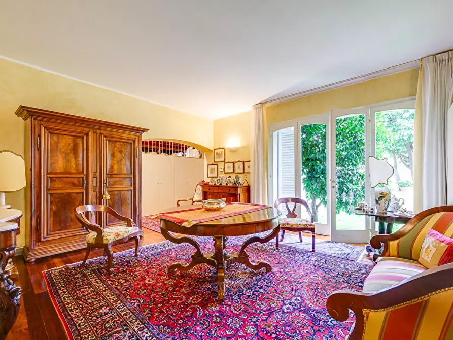 Immagine 2 di Villa in vendita  a San Giuliano Terme