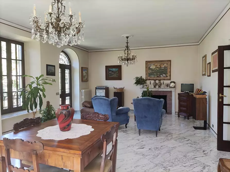 Immagine 27 di Villa in vendita  a Carrara