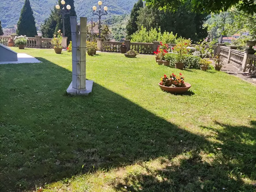 Immagine 11 di Villa in vendita  a Carrara