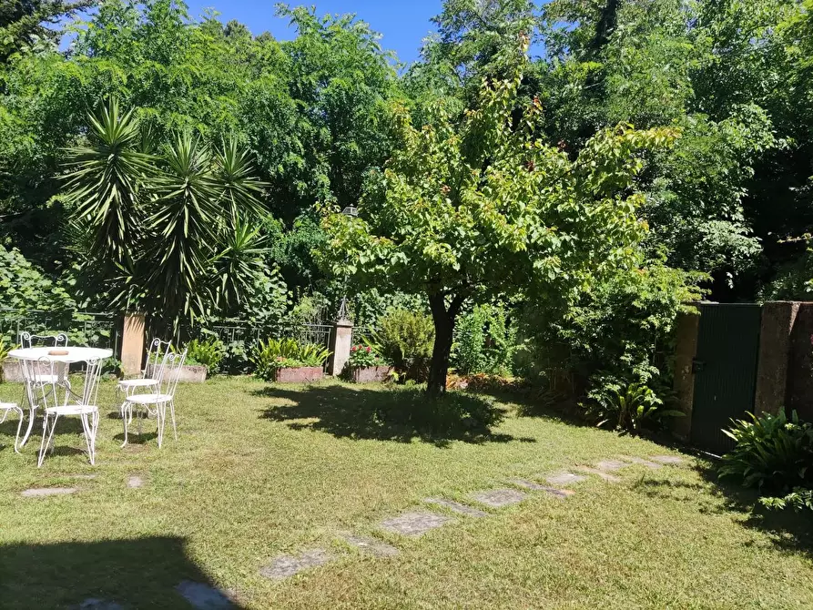 Immagine 9 di Villa in vendita  a Carrara