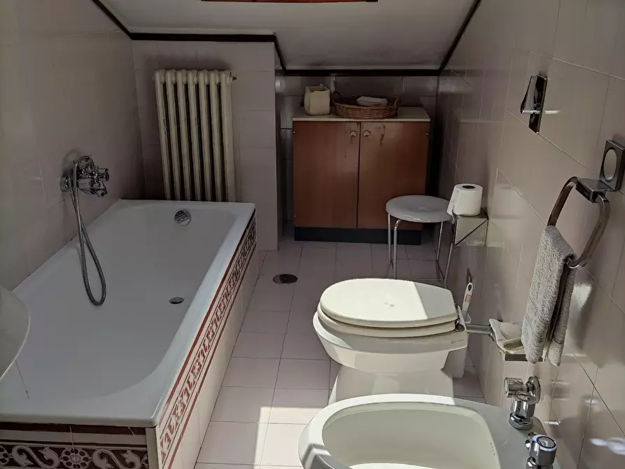 Immagine 51 di Villa in vendita  a Carrara