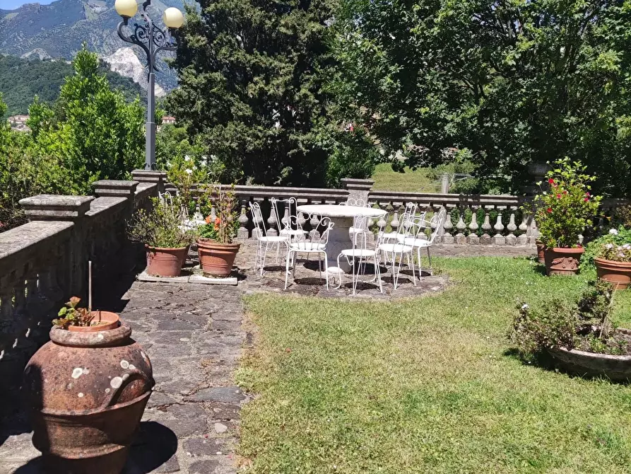 Immagine 4 di Villa in vendita  a Carrara
