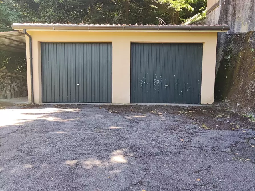 Immagine 18 di Villa in vendita  a Carrara