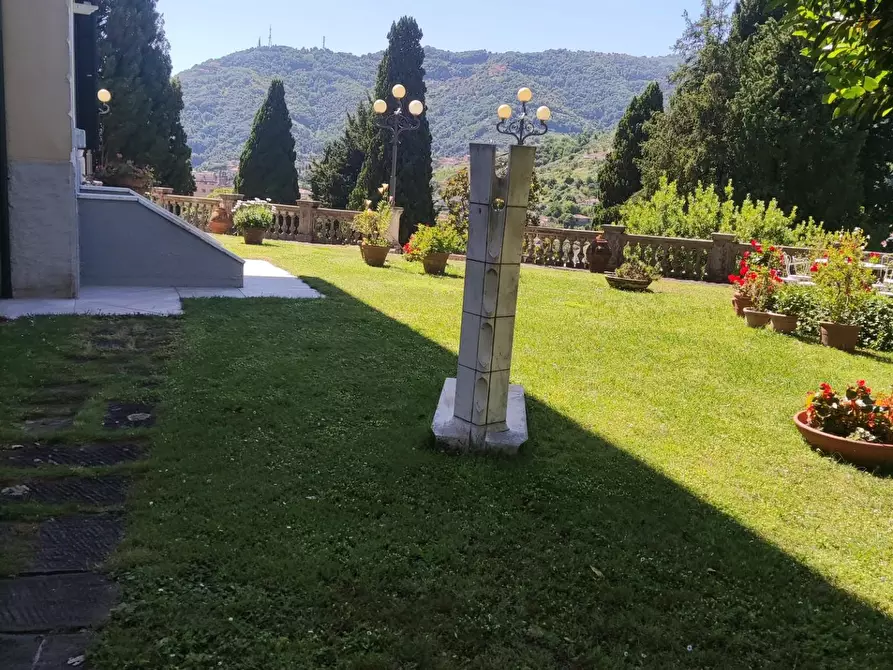 Immagine 12 di Villa in vendita  a Carrara