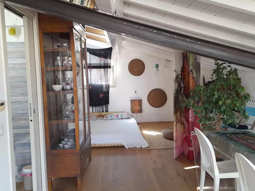 Immagine 5 di Appartamento in vendita  a Livorno