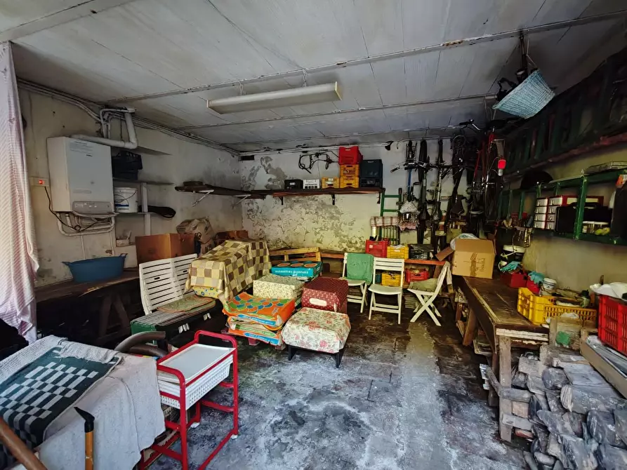 Immagine 8 di Porzione di casa in vendita  a Massa