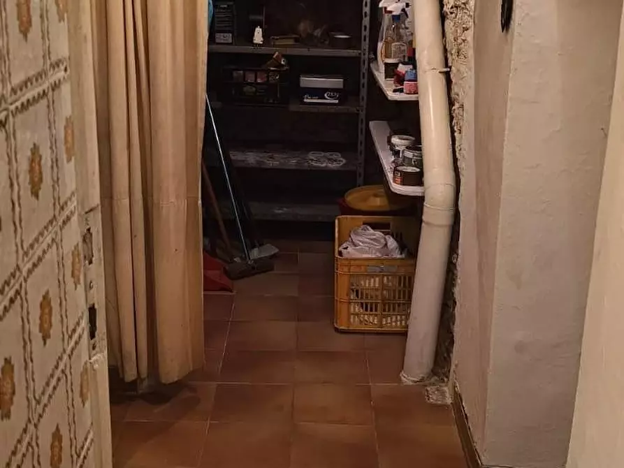 Immagine 11 di Porzione di casa in vendita  a Massa