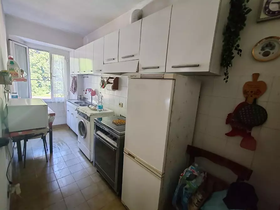 Immagine 2 di Porzione di casa in vendita  a Massa